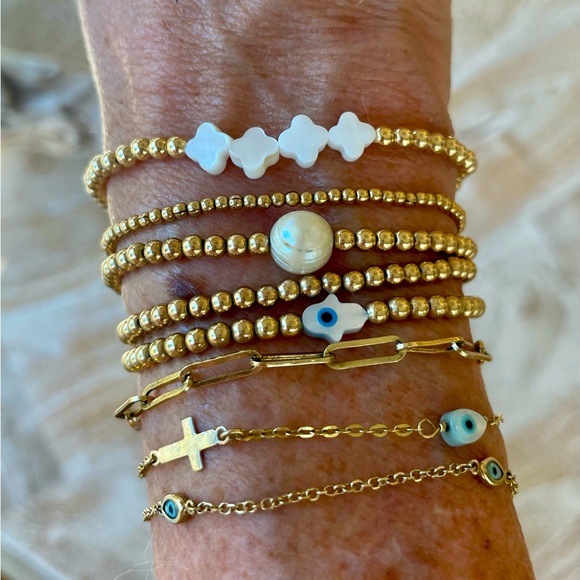 Handmade 14k gold filled stretch shell clover bracelet - Picture 2 of 9